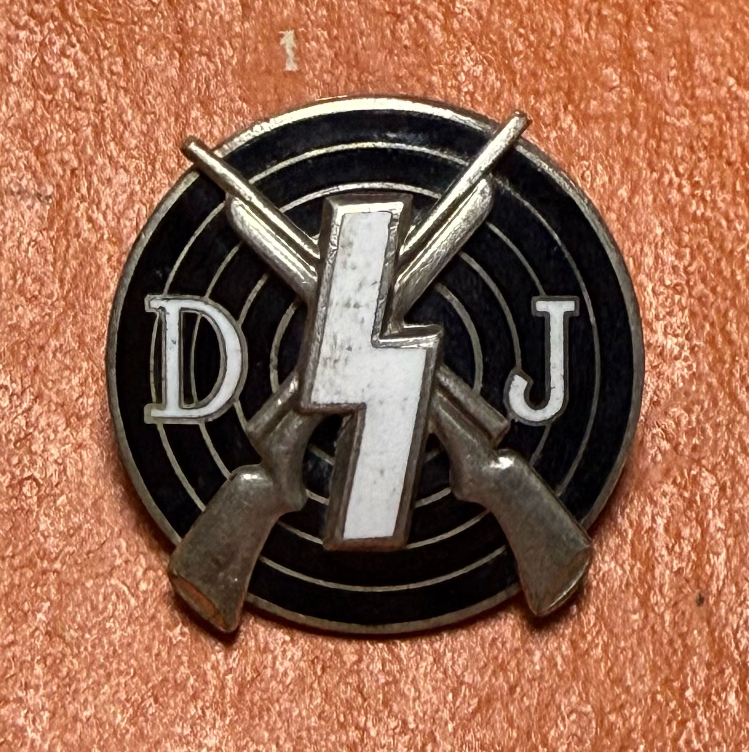 Z FACEBOOK AUCTION - German DJ Deutsche Jugend Shooting Badge RZM M1/123, Starting Bid $65 *