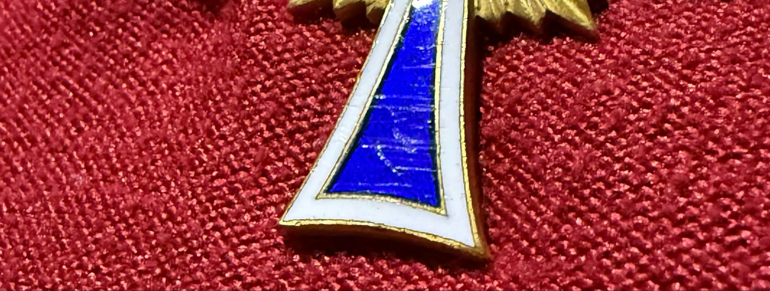 Z Cased German Mother&#39;s Cross In Gold *