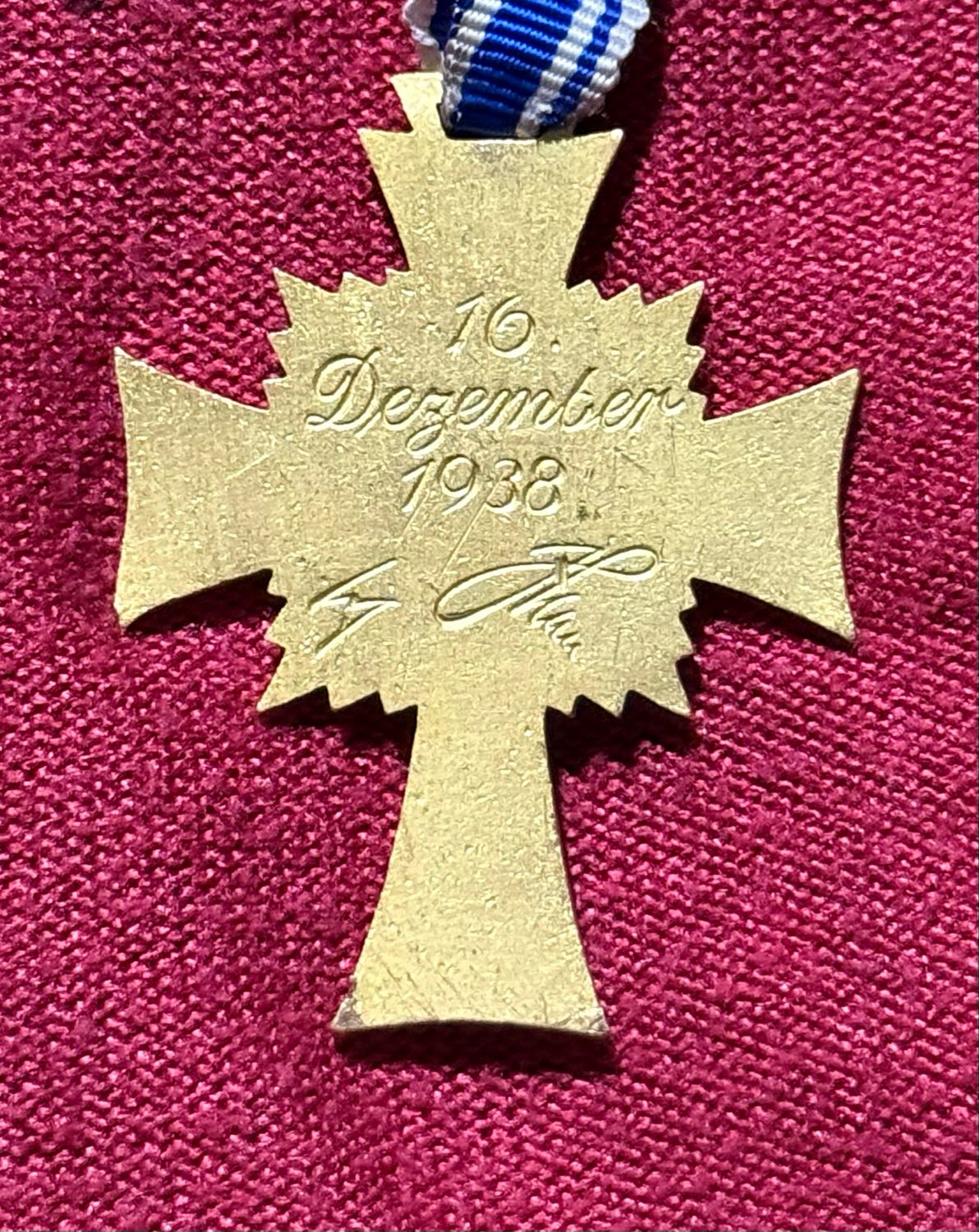 Z Cased German Mother&#39;s Cross In Gold *