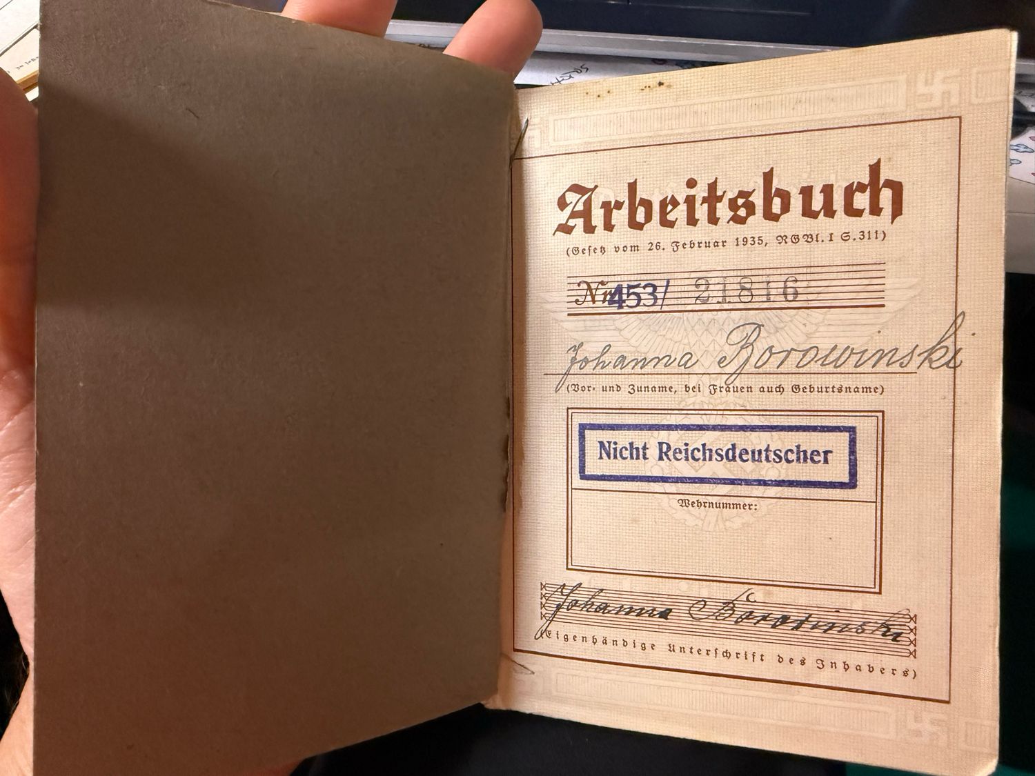 Z FACEBOOK AUCTION - GERMAN WW2 ARBEITSBUCH FOR POLISH SALES WOMAN &quot;NICHT REICHSDEUTSCHER&quot;, STARTING BID $12 *
