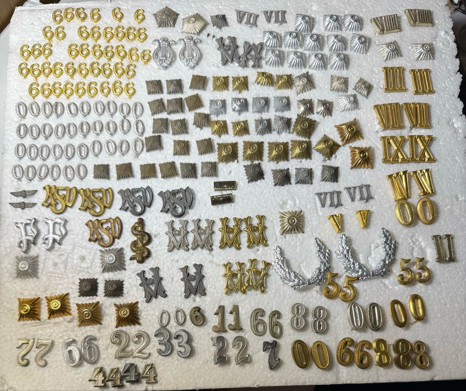 LOT OF OVER 200 GERMAN SHOULDER CYPHERS, RANK PIPS, NUMBERS, ETC *