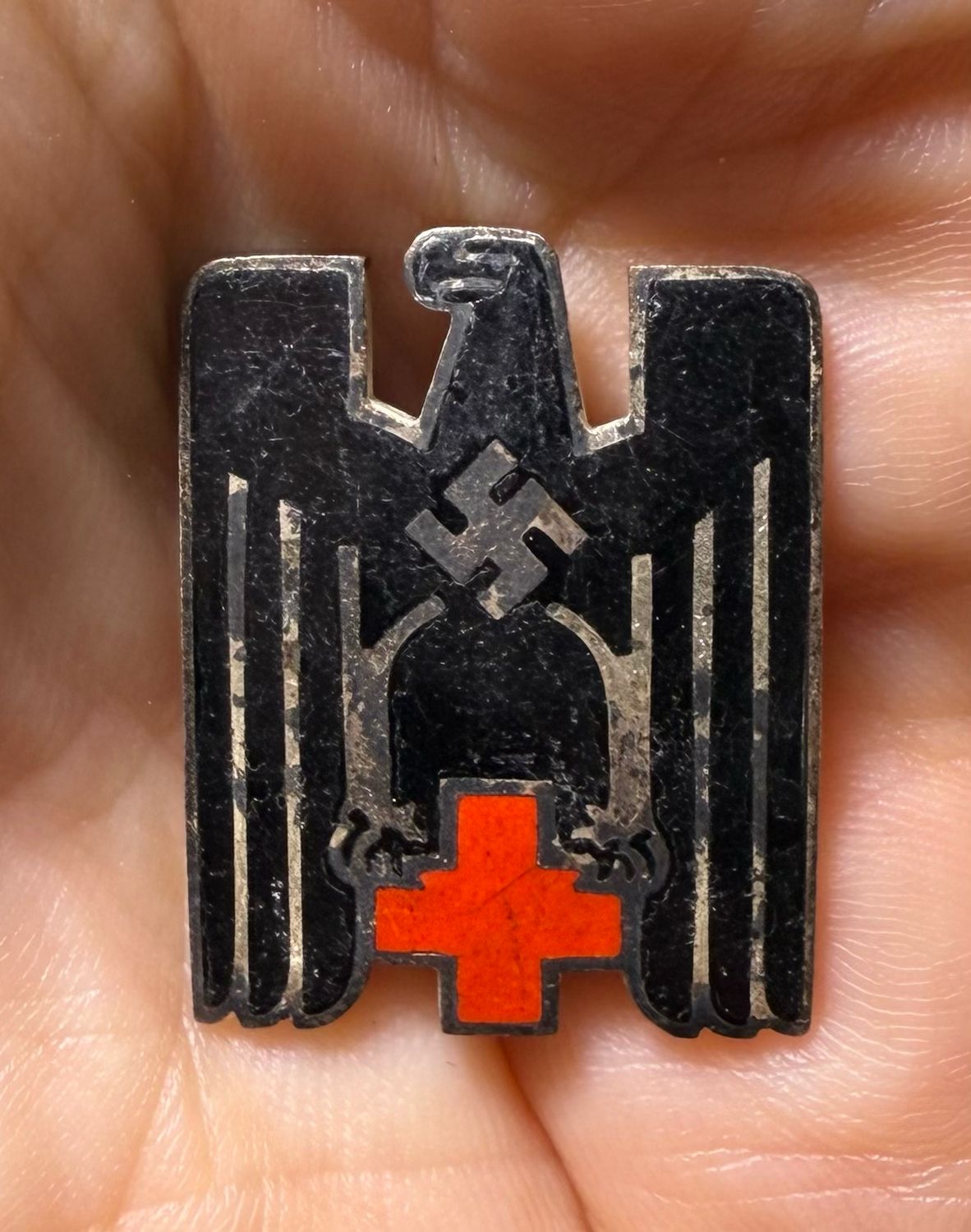 Z FACEBOOK AUCTION - German Red Cross Member&#39;s Visor Cap Eagle Hat Badge, STARTING BID $10 *