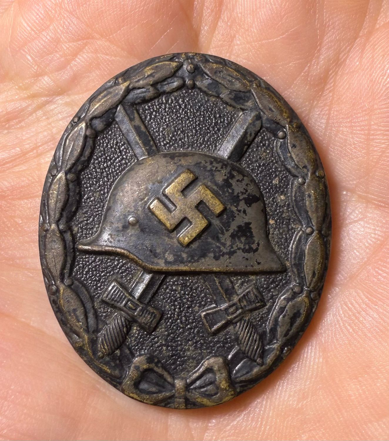 Z FACEBOOK AUCTION - GERMAN WW2 BLACK WOUND BADGE, STARTING BID $35 *