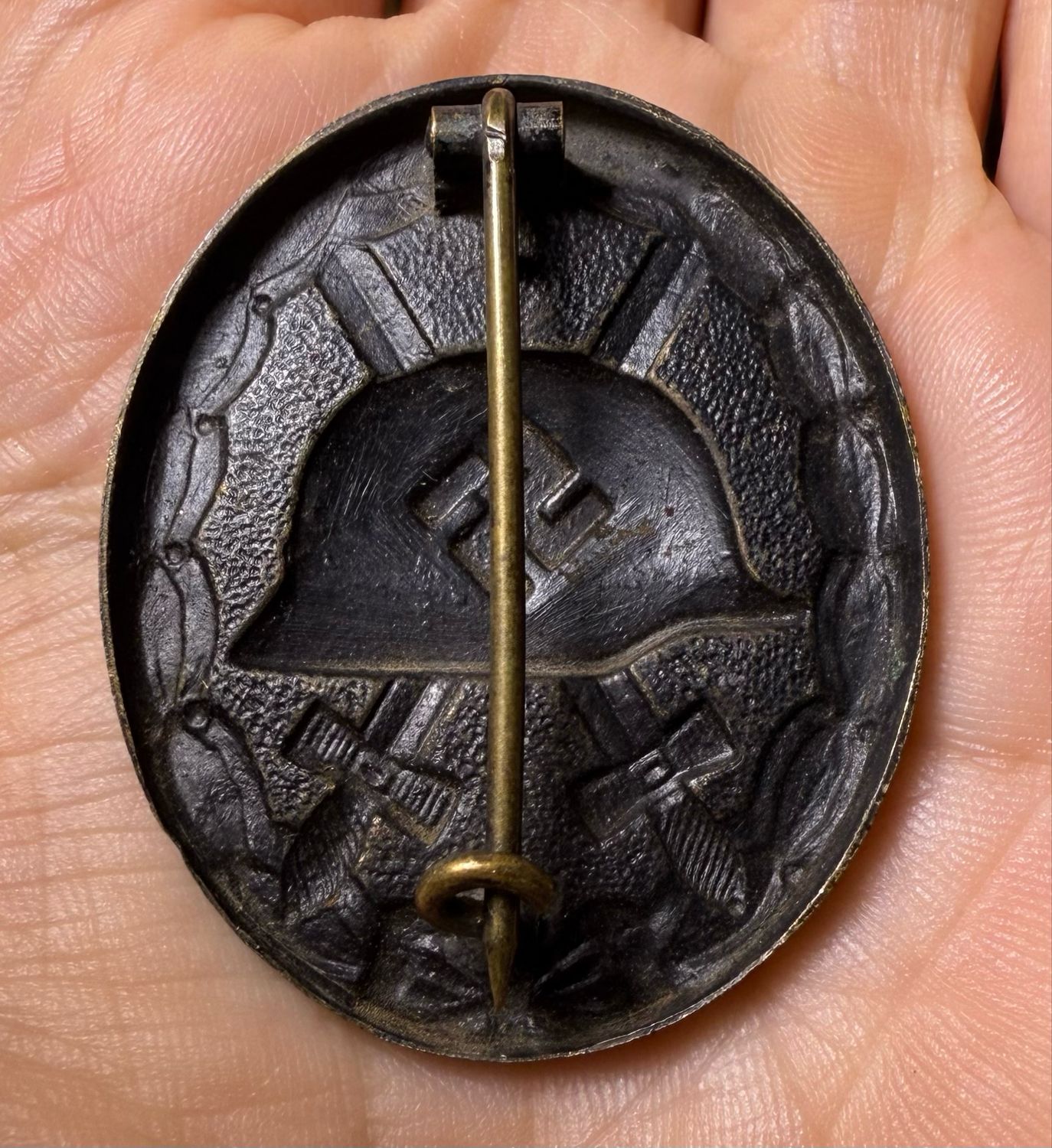 Z FACEBOOK AUCTION - GERMAN WW2 BLACK WOUND BADGE, STARTING BID $35 *
