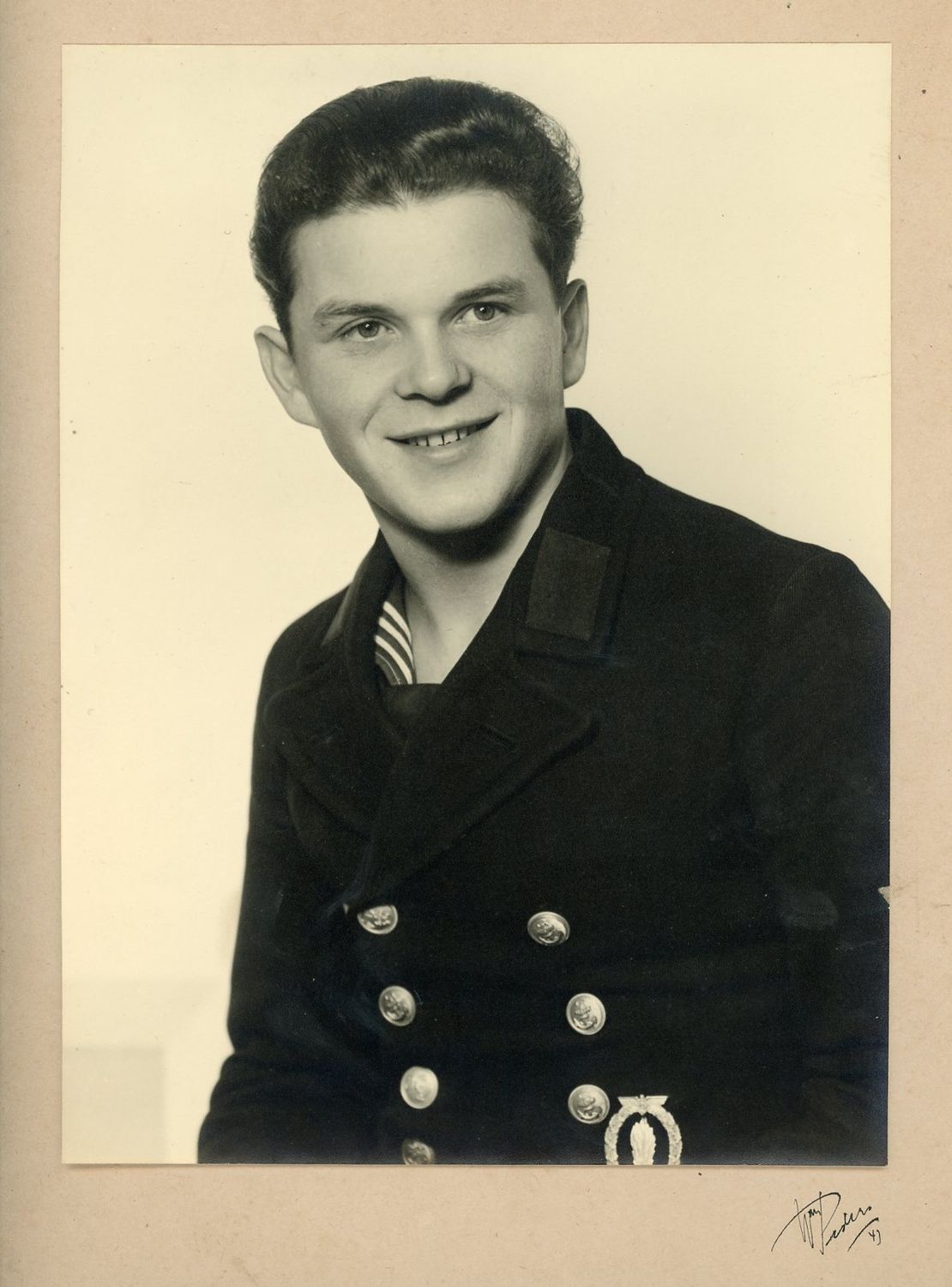 Z FACEBOOK AUCTION - Large Kriegsmarine Portrait Photo of Sailor w/ Mine Sweeper Badge and Christmas Message 1943 - START BID $5