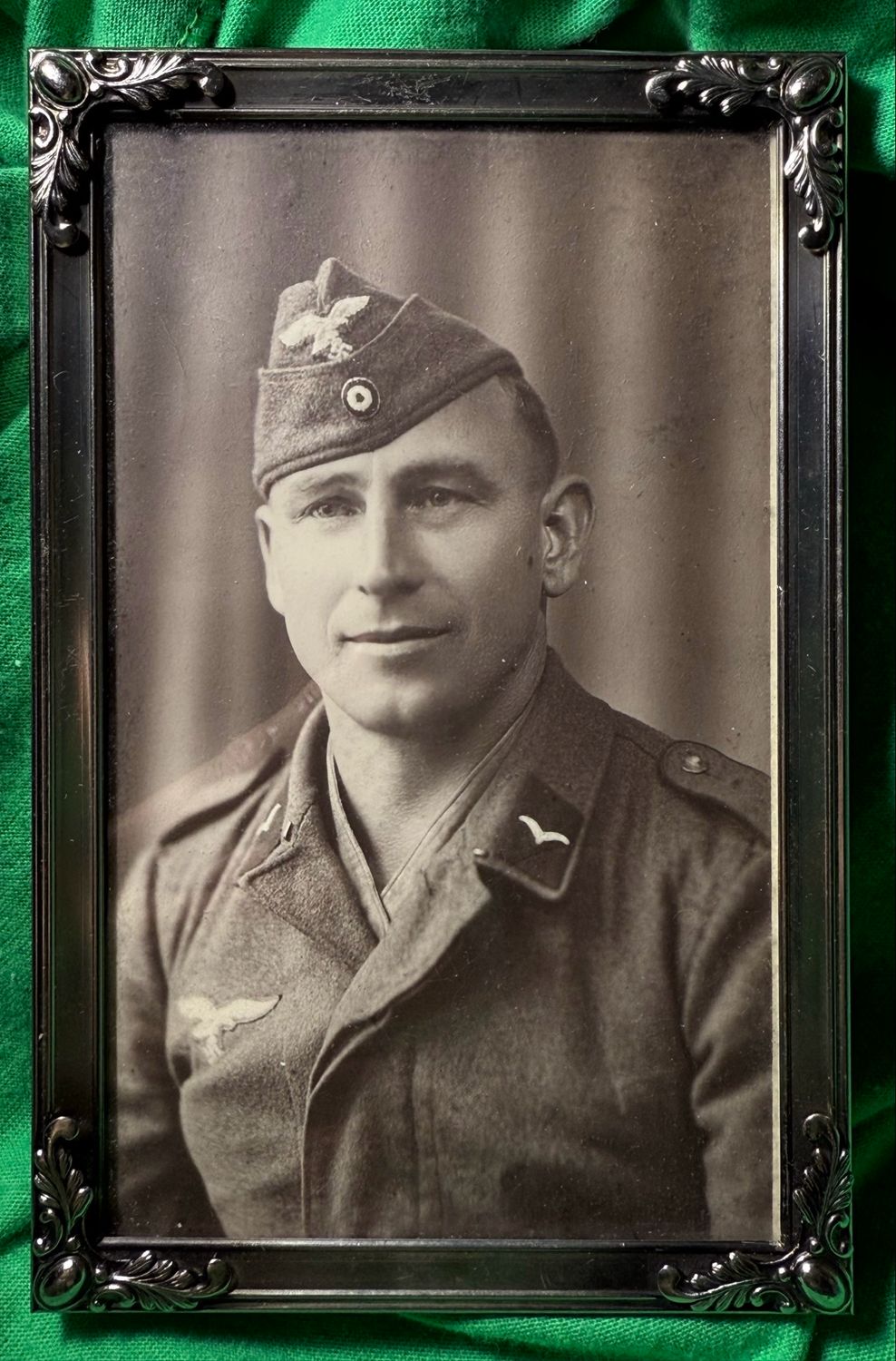 Z FACEBOOK AUCTION - Framed Luftwaffe Flak Soldier Portrait Photo German WW2 - STARTING BID $5