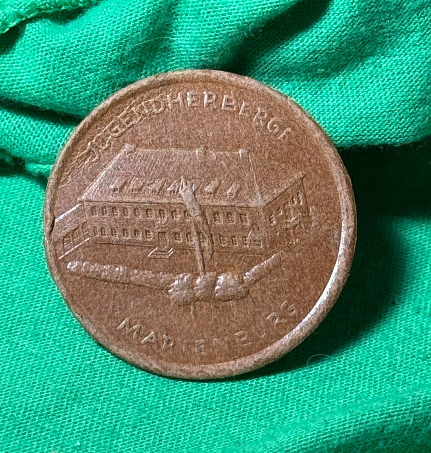 Z FACEBOOK AUCTION- German Youth Hostel Badge Jugend Herberge Marienburg DJH - STARTING BID $5