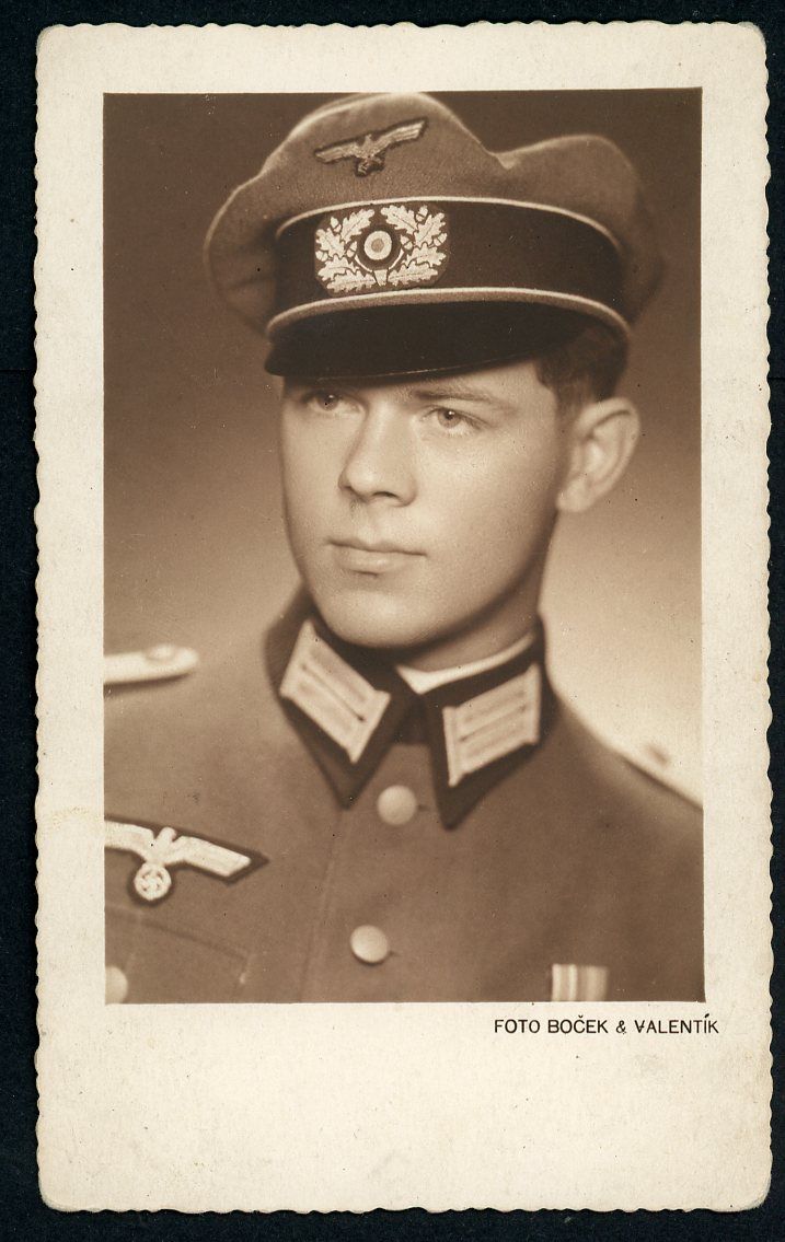 Z FB AUCTION - German WW2 Portrait Photo Heer Officer in Visor Cap w/ Cloth Eagle and Cloth Cap Wreath + 2 Ribbon Bars