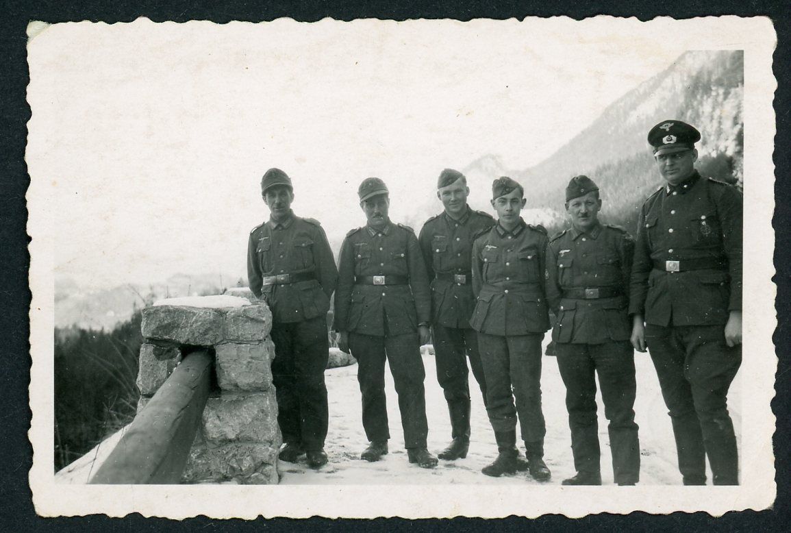 Z FB AUCTION - German WW2 Photo Gebirgsjager Mountain Troops Pose w/ NSKK Man In Visor Cap