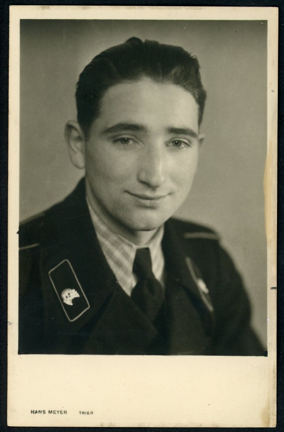 Z FB AUCTION - German WW2 Panzer Tank Soldier Studio Portrait Photo In Black Wrap Tunic w/ Skull Collar Tabs