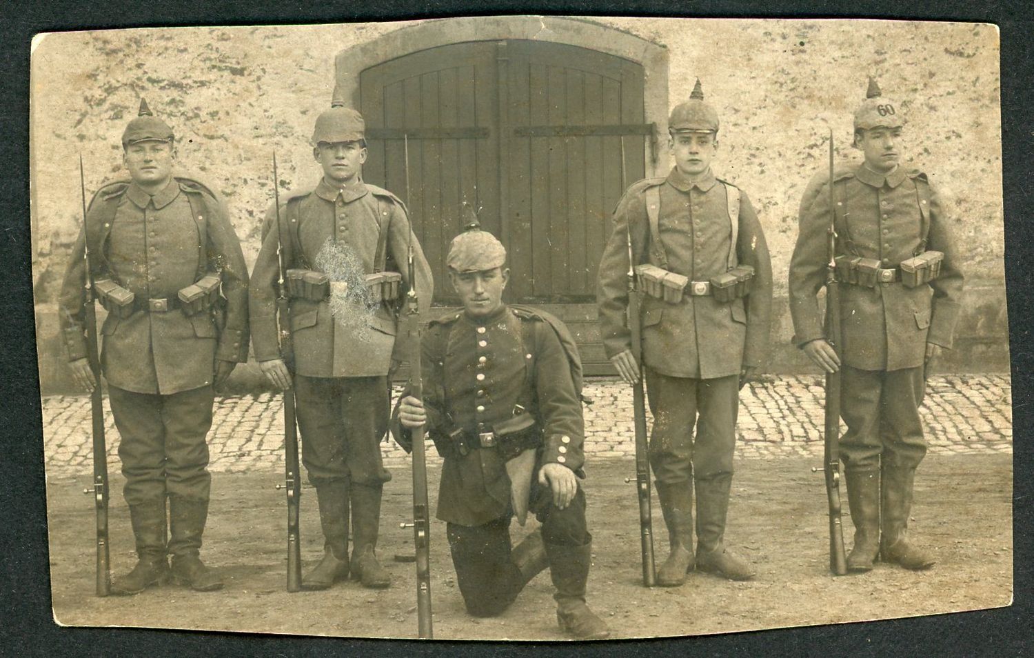 Z FB AUCTION - German WW1 Photo 5 Soldiers in Spike Helmets Mauser Rifles Fixed Bayonets Rgt 60