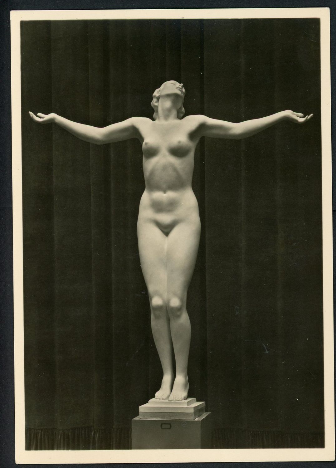 Z FACEBOOK AUCTION - German WW2 Postcard Munich Haus der Deutschen Kunst, Full Nude Woman - STARTING BID $5
