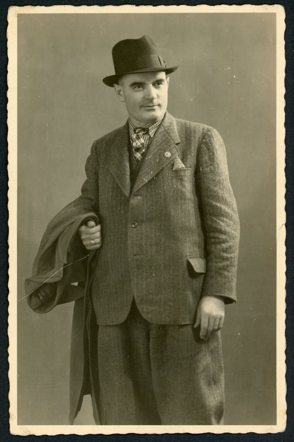 Z FACEBOOK AUCTION -  German WW2 Photo Gangster Looking Man in Suit w/ NSDAP Member Pin &quot;Mein Vater&quot; - STARTING BID $5