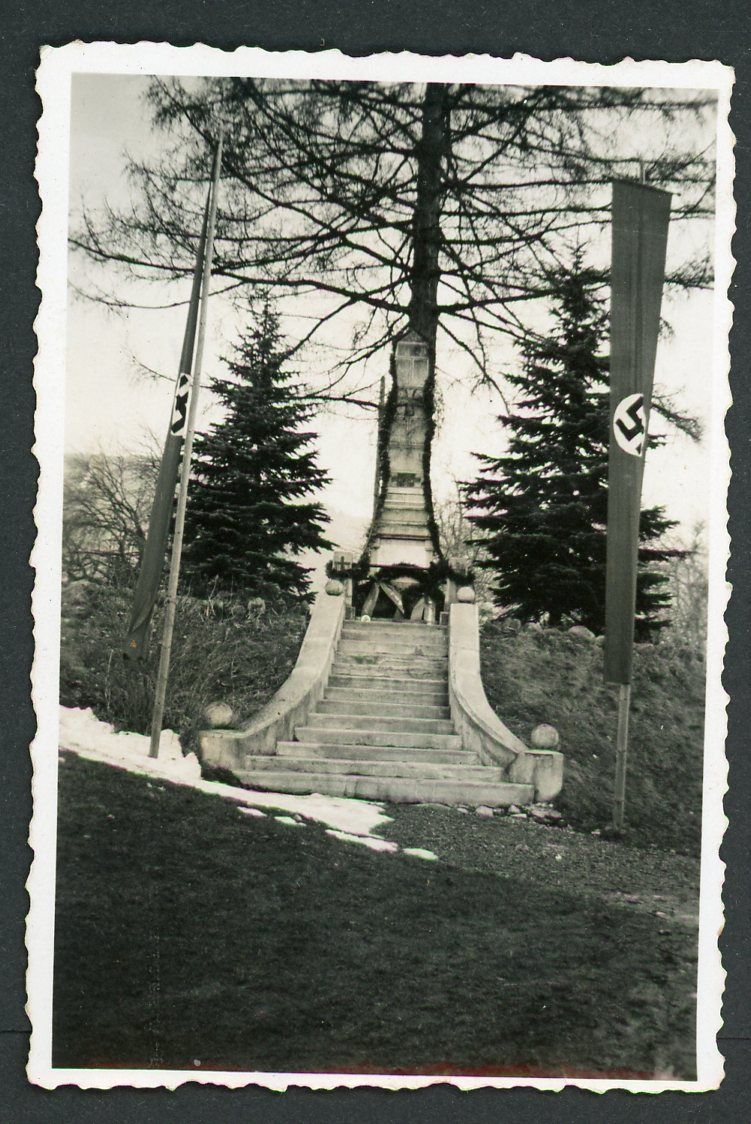 Z FACEBOOK AUCTION - German WW2 Photo, Large Monument with Swaz Banner Flags &amp; Flower Swaz Sash Display