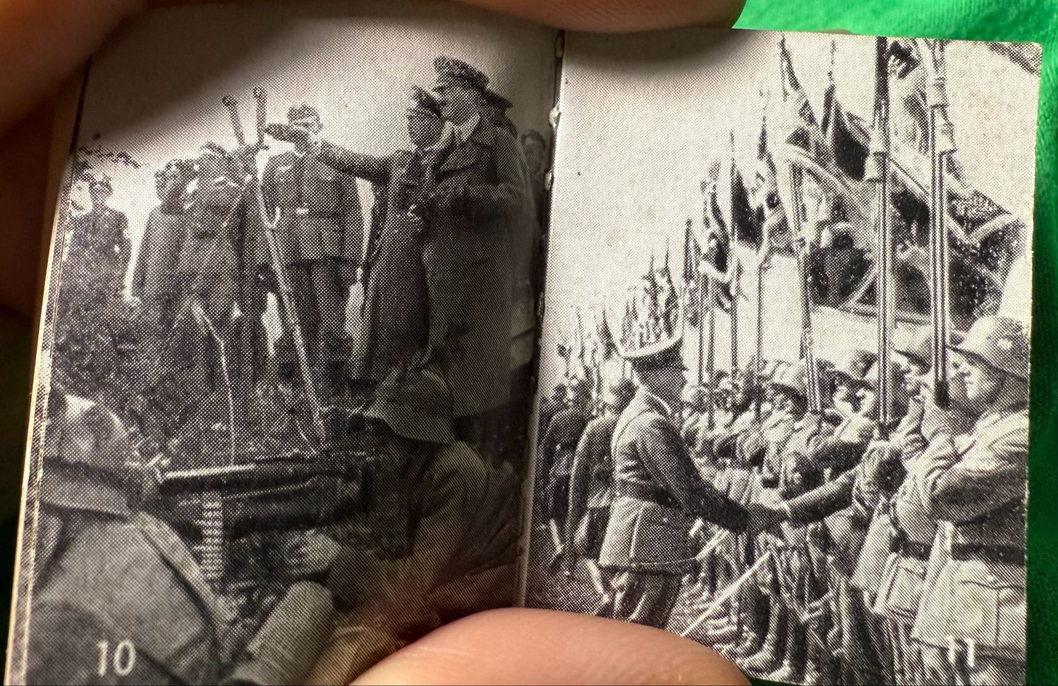 Z FACEBOOK AUCTION- German WHW Mini Photo Booklet Der Fuhrer und die Wehrmacht -  Adolf and the Military