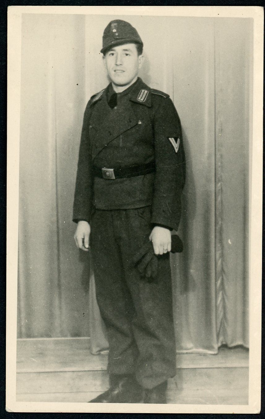 FACEBOOK AUCTION - German WW2 Portrait Photo Sturmgeschutz Assault Gun Soldier Full Uniform Wrap View &amp; M43 Field Hat