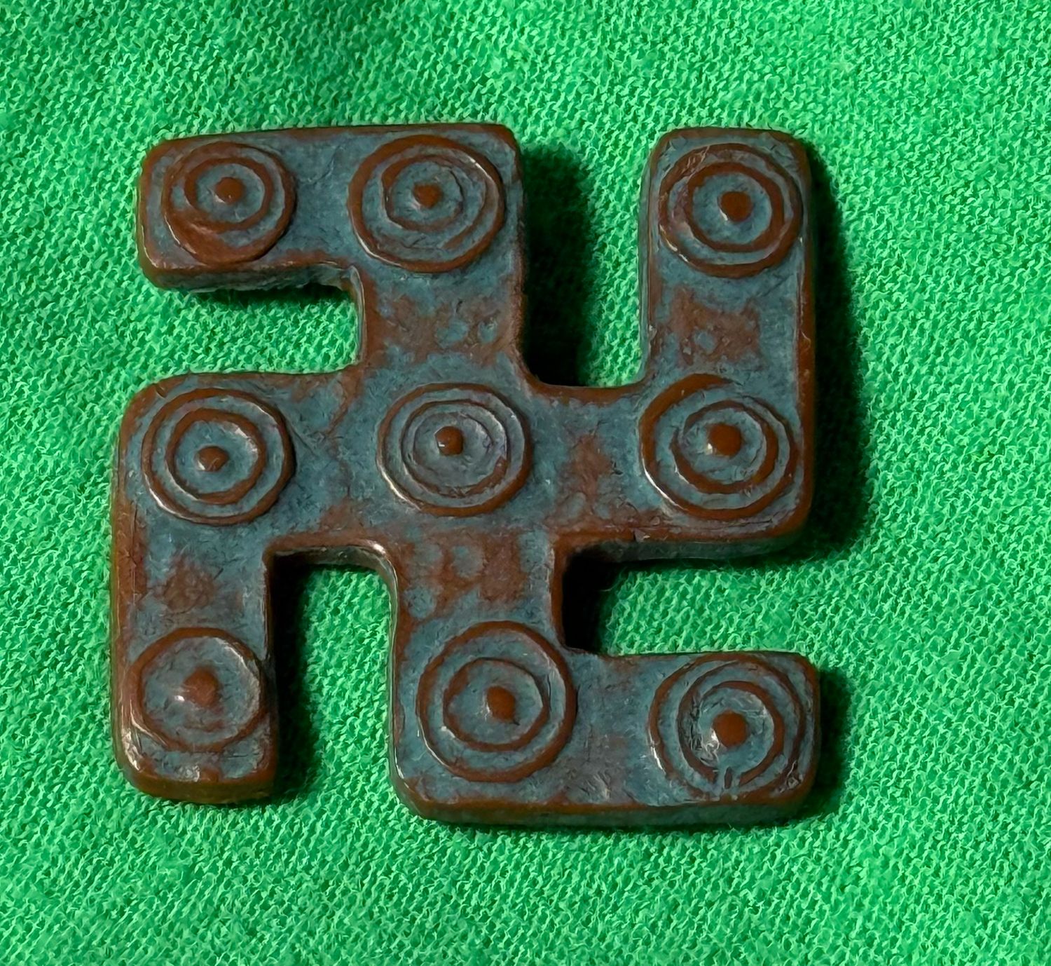 FACEBOOK AUCTION - German WHW Swaz Pin Donation Badge Winterhilfswerk
