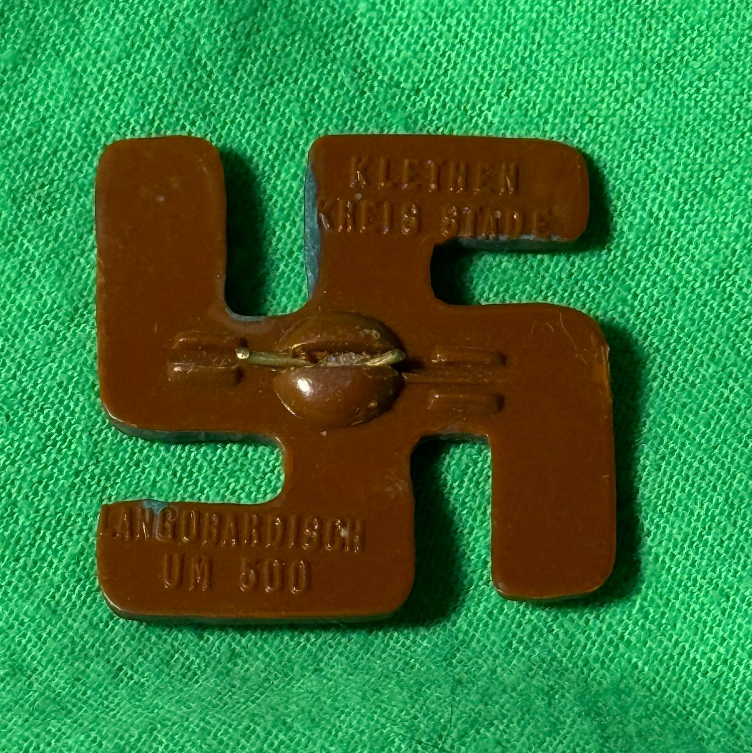 FACEBOOK AUCTION - German WHW Swaz Pin Donation Badge Winterhilfswerk