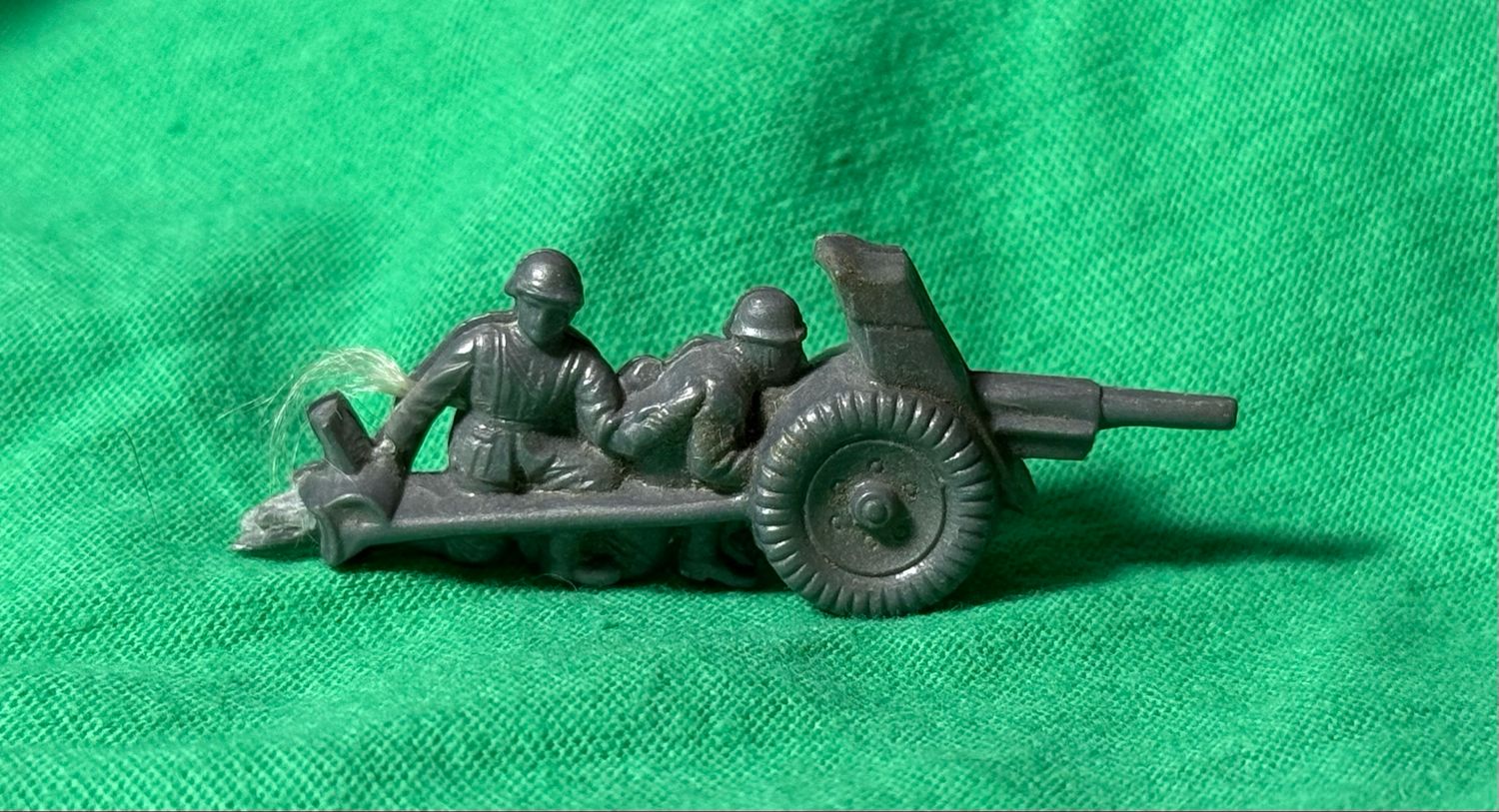 FACEBOOK AUCTION - German WW2 Winter Relief Toy Soldiers Firing 3.7cm PAK Anti Tank Gun, Winterhilfswerk