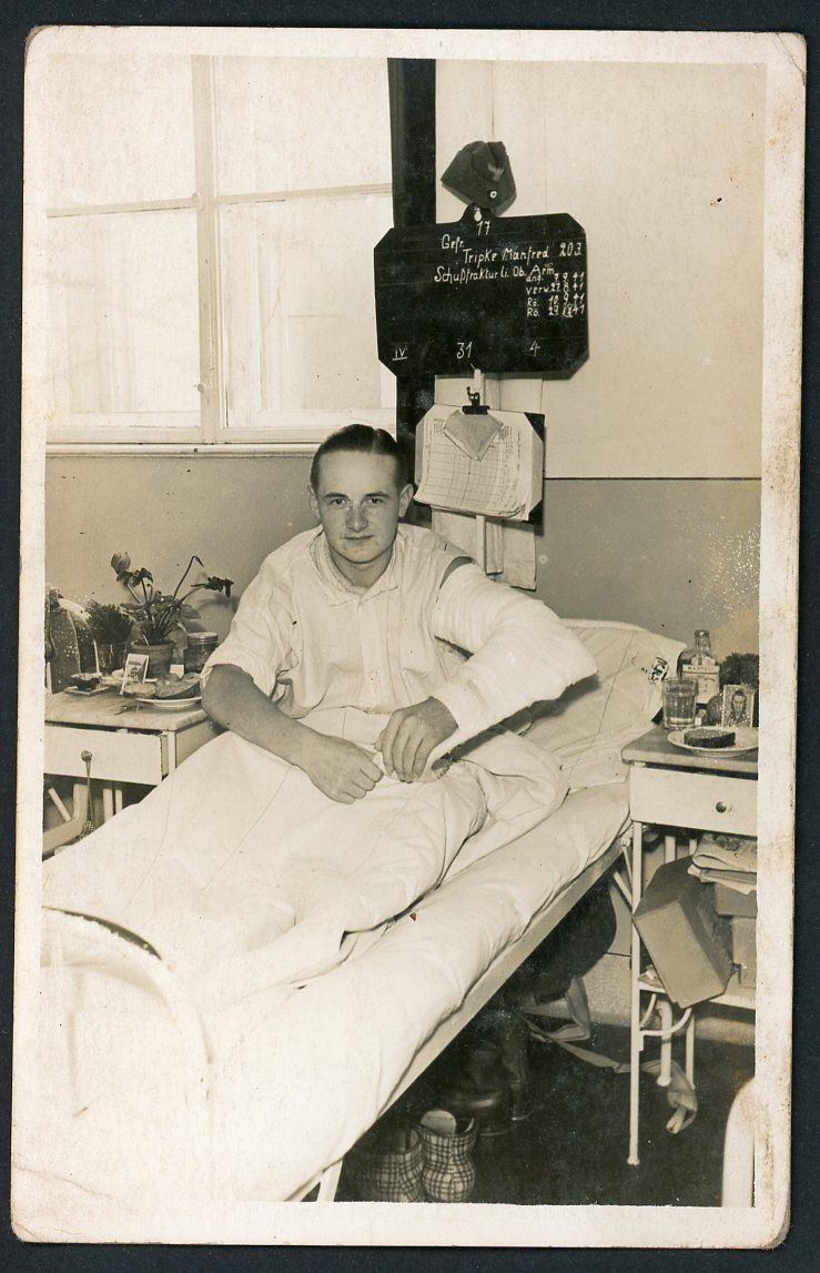 FACEBOOK AUCTION - German WW2 Photo - Gefreiter Manfred Tripke In Hospital Recovering From Wounds Received in 1941, Arm In Cast, Medical Board Above Bed With All His Info And Dates