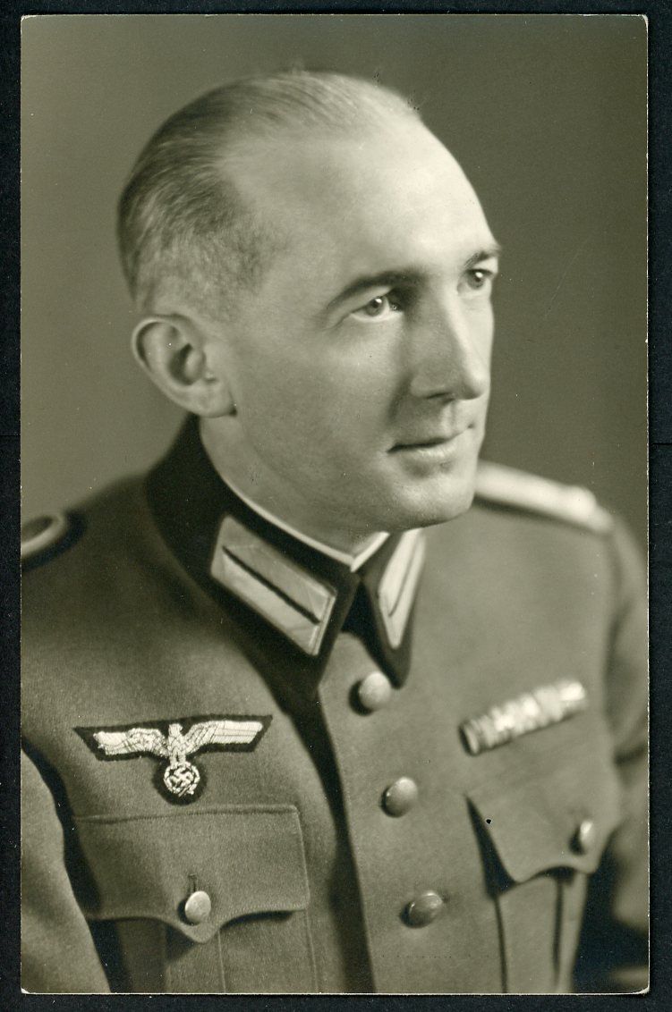 Z FACEBOOK AUCTION - German WW2 Portrait Photo Heer Administrative Officer, Poor Condition Bullion Tunic Breast Eagle, 5 Place Ribbon Bar