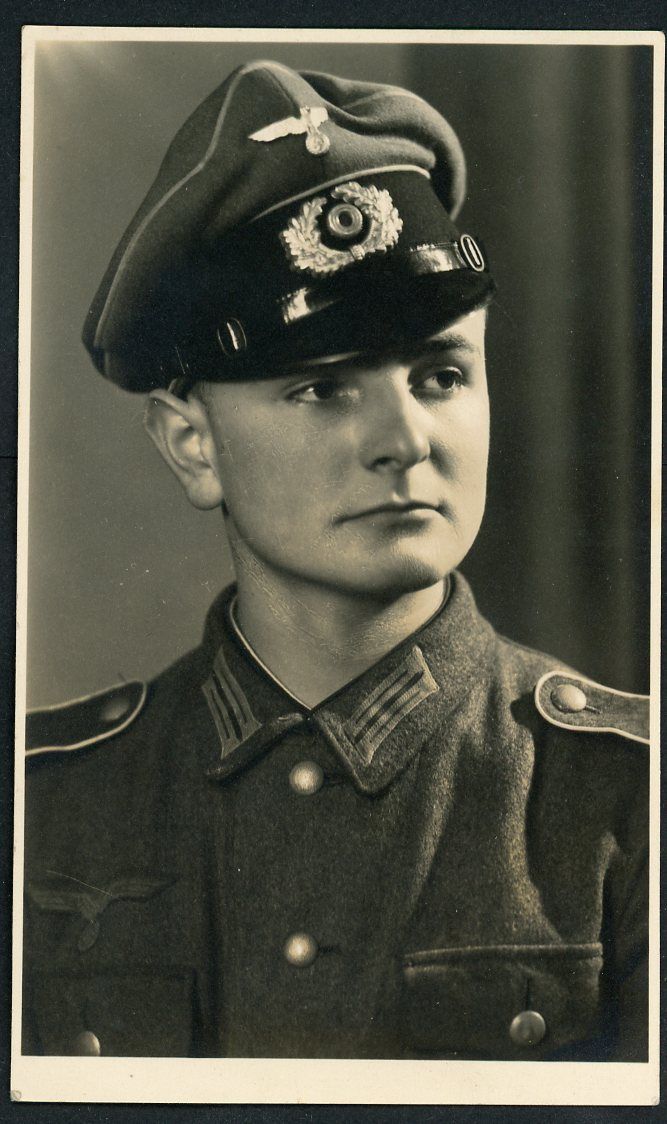 FACEBOOK AUCTION - German WW2 Portrait Photo Heer Soldier With Great View of Visor Cap Worn At Angle