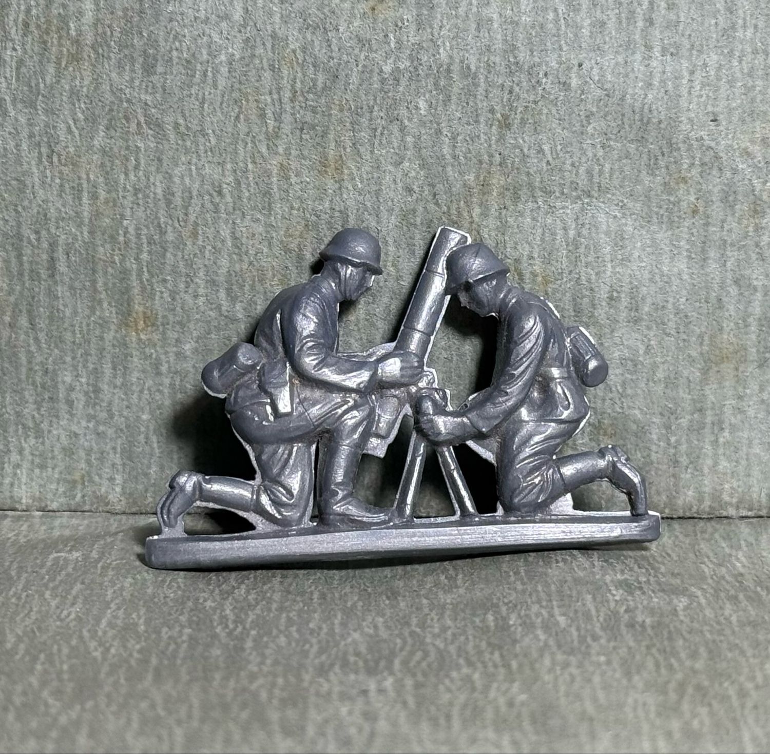 FACEBOOK AUCTION - German WW2 WHW Toy Soldier German Army Mortar Gun Crew In Action, Winter Relief Donation Piece
