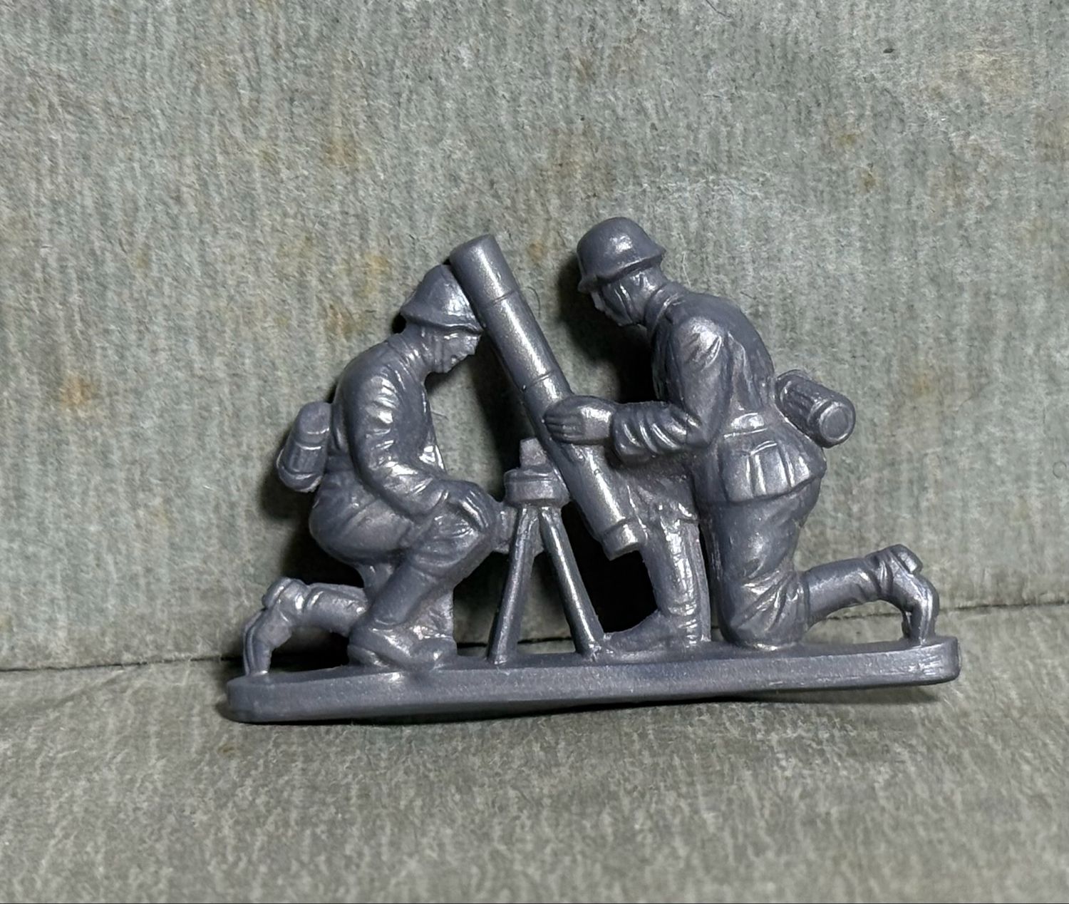 FACEBOOK AUCTION - German WW2 WHW Toy Soldier German Army Mortar Gun Crew In Action, Winter Relief Donation Piece