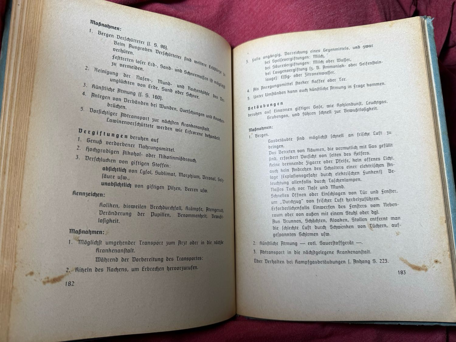 FACEBOOK AUCTION - German WW2 DRK Official Textbook on First Aid 1940 Illustrated, Forward by Interior Minister Wilhelm Frick and 2 Forwards By SS Brigadefuhrer Dr Grawitz *