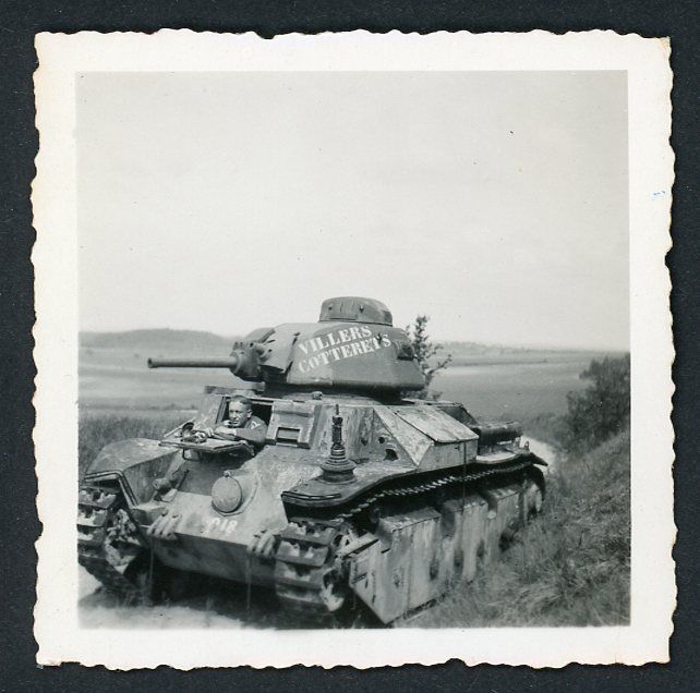 Z FACEBOOK AUCTION - WW2 Photo - German Soldier In Driver Hatch of Captured French Char D2 Panzer Tank