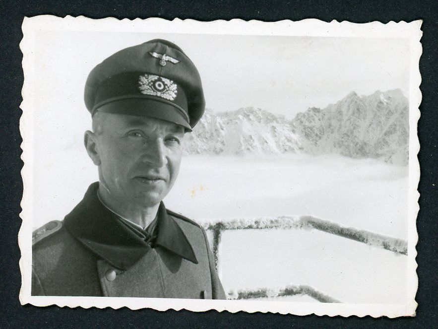FACEBOOK AUCTION - German WW2 Photo Wehrmacht Officer Mountain Pose w/ Crusher Style Visor Cap Early 1941