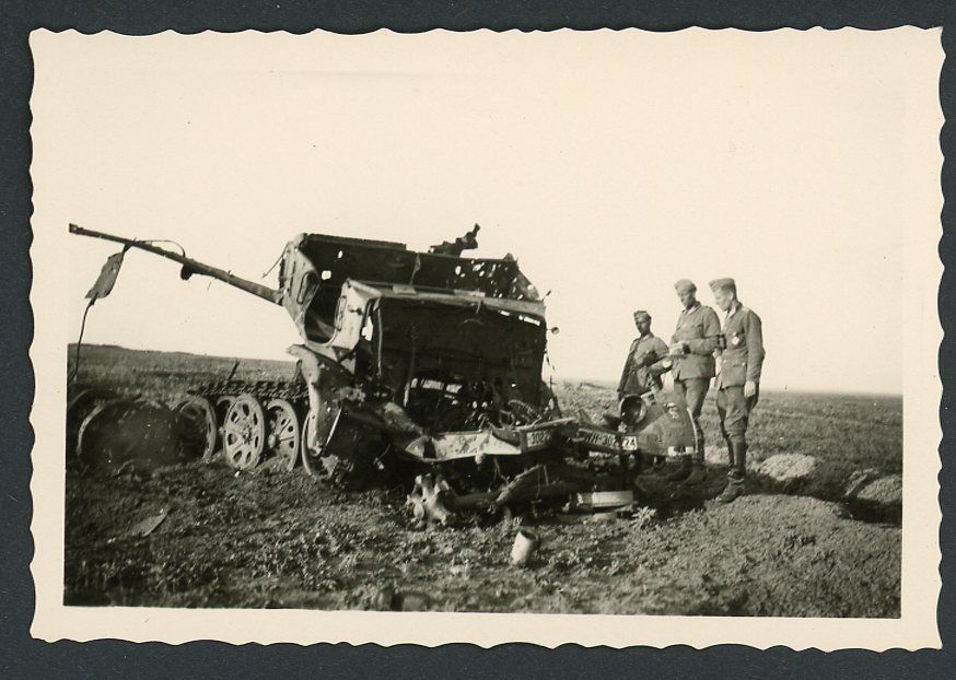 FACEBOOK AUCTION - German WW2 Photo Soldiers Inspect SDKFZ Halftrack That Got Blown To Pieces (WH302224)
