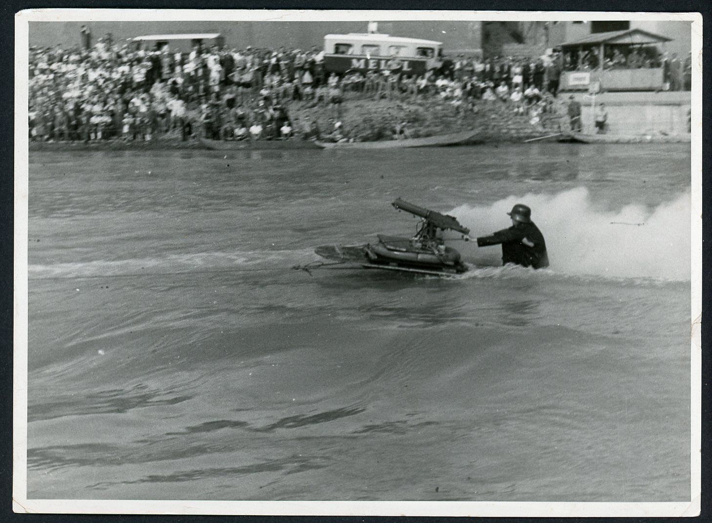 FACEBOOK AUCTION - German WW2 Photo - Soldier In Helmet With Machine Gun Mounted On Water Ski Platform In Action!
