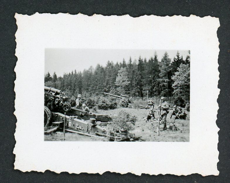 FACEBOOK AUCTION - German WW2 Photo Showing Wehrmacht Artillery Guns In Battle Positions