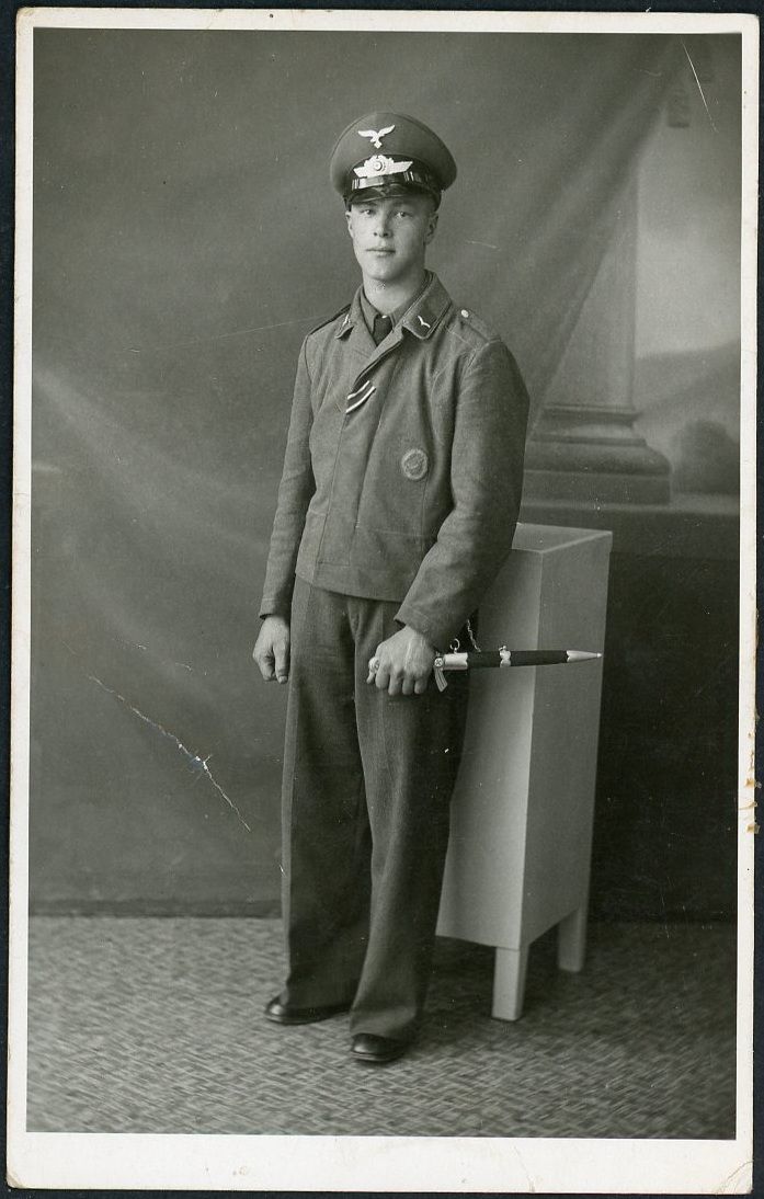 FACEBOOK AUCTION - SUPERB Luftwaffe Paratrooper Portrait Photo with Cloth Fallschirmjager Badge, 1st Pattern Dagger !
