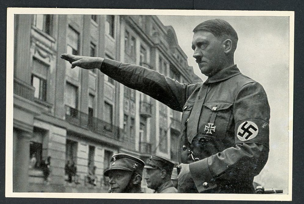 FACEBOOK AUCTION - German 3rd Reich Photo - Adolf H!tler Heil Salutes In Munich 1932 Wearing Party Armband, WW1 Iron Cross &amp; Wound Badge