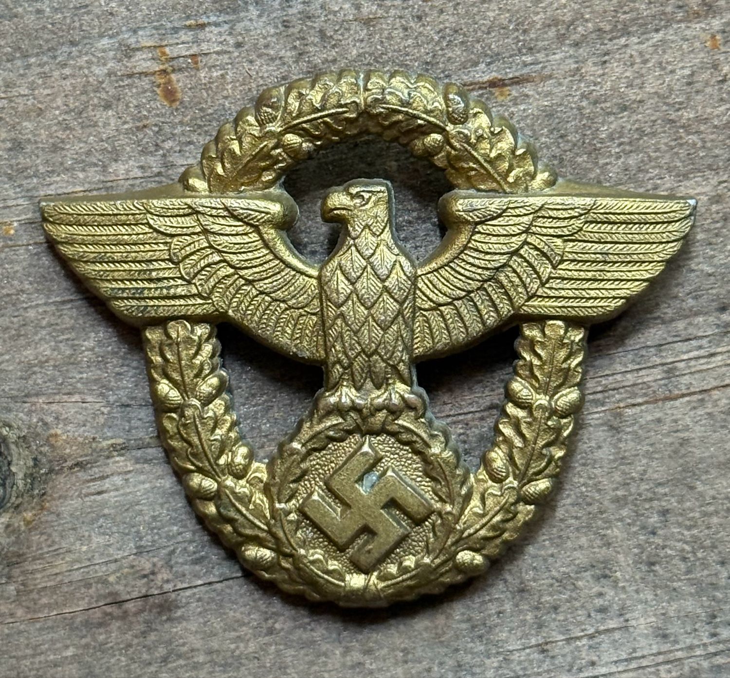 FACEBOOK AUCTION - German WW2 Water Police Visor Cap Eagle Badge, Gold, Maker FBL, Nice Piece! *
