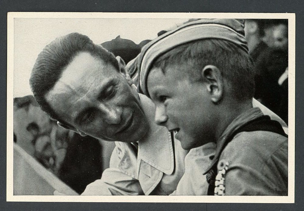 FACEBOOK AUCTION - German 3rd Reich Photo - Dr Josef Goebbels And A H!tler Youth Kid