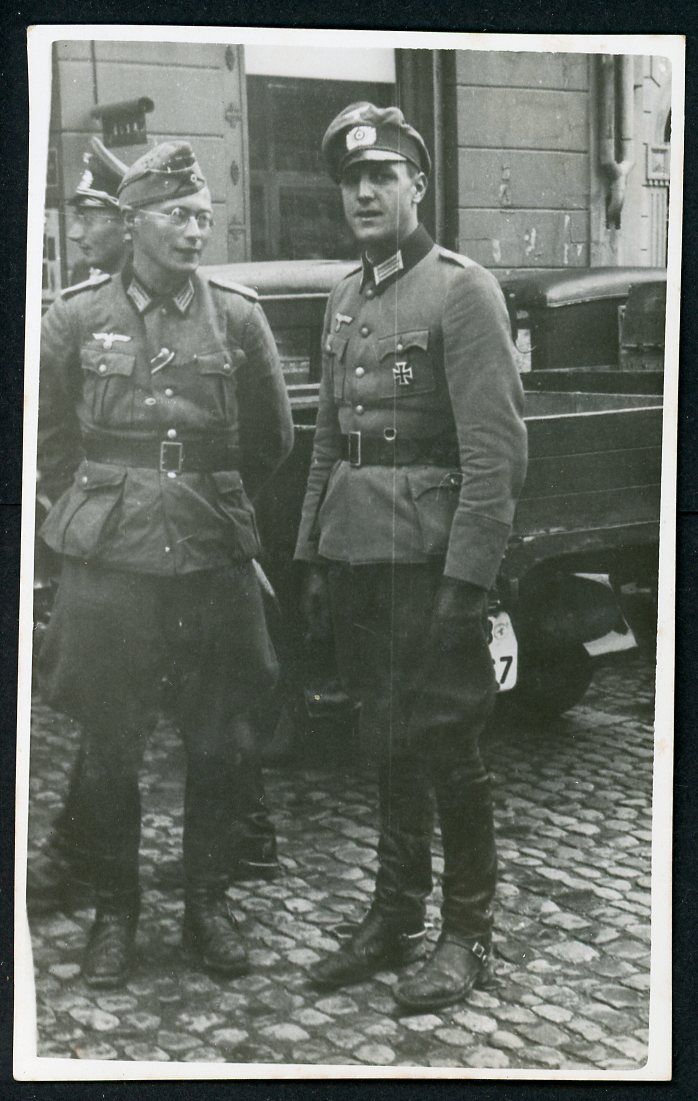 FACEBOOK AUCTION - German WW2 Photo of Wehrmacht Officers, Iron Cross 1st Class, Crusher &amp; Visor Cap Hats