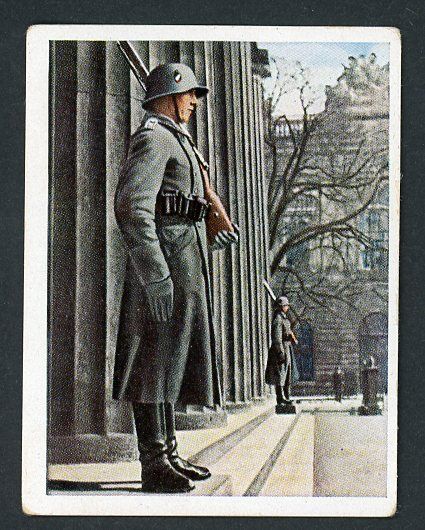 FACEBOOK AUCTION - German 3rd Reich Cigarette Card, Wehrmacht Troops Standing Guard At The Berlin Ehrenmal