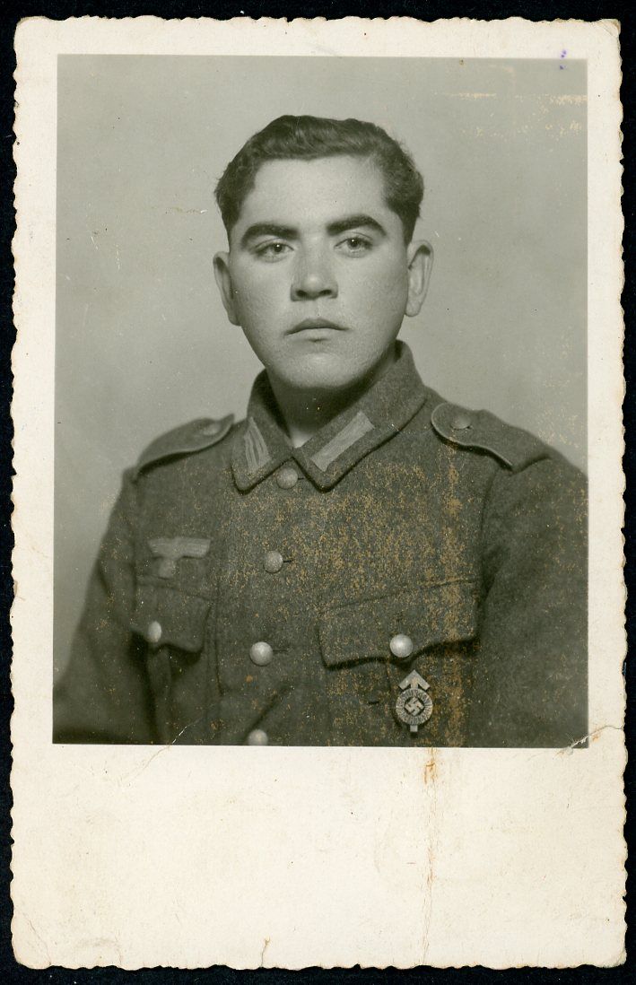 FACEBOOK AUCTION - German WW2 Portrait Photo, Young Wehrmacht Soldier w/ HJ H!tler Youth Proficiency Badge