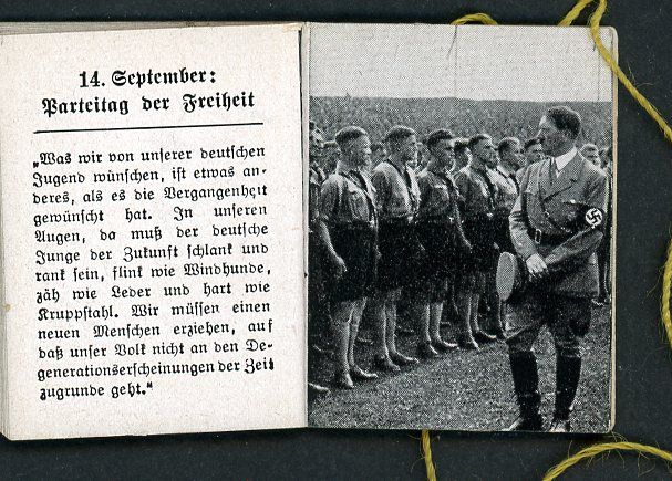 Z Adolf H!tler Mini Photo Booklet - Der Fuhrer Makes History 1935