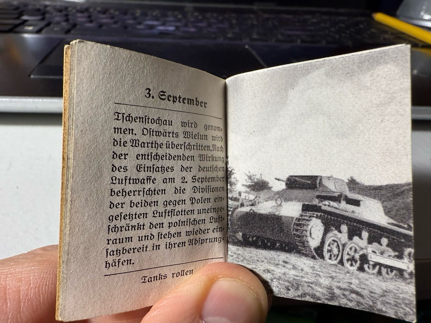 Adolf H!tler Mini Photo Booklet - Des Fuhrers Kampf Im Osten 2