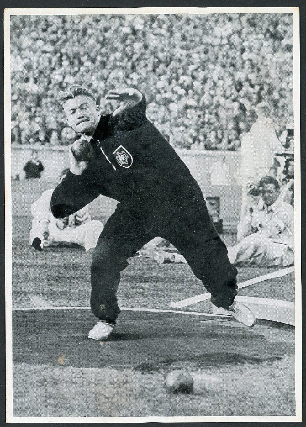 1936 Berlin Summer Olympics Photo - German Shot Put Athlete In Action, DRL Eagle Swaz On Uniform