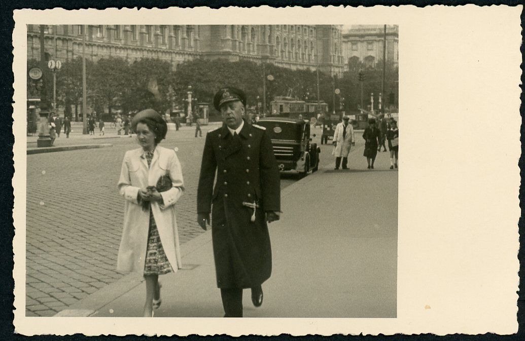 Kriegsmarine Officer On The Street Proudly Wearing His Naval Dagger WW2 Photo