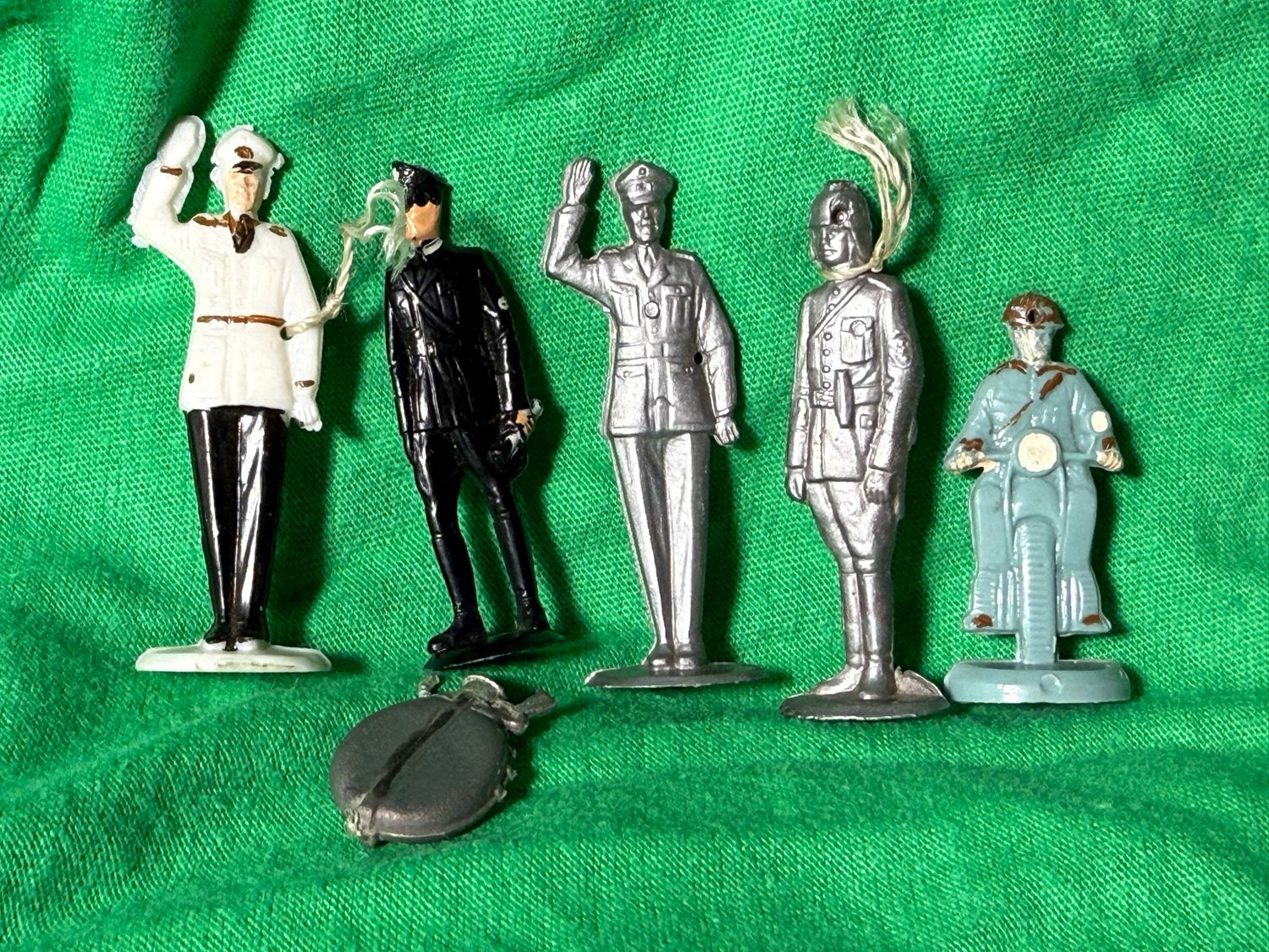 Lot of 6 German WHW Toy Soldiers - Polizei, Deutsche Reichsbahn, Canteen, A