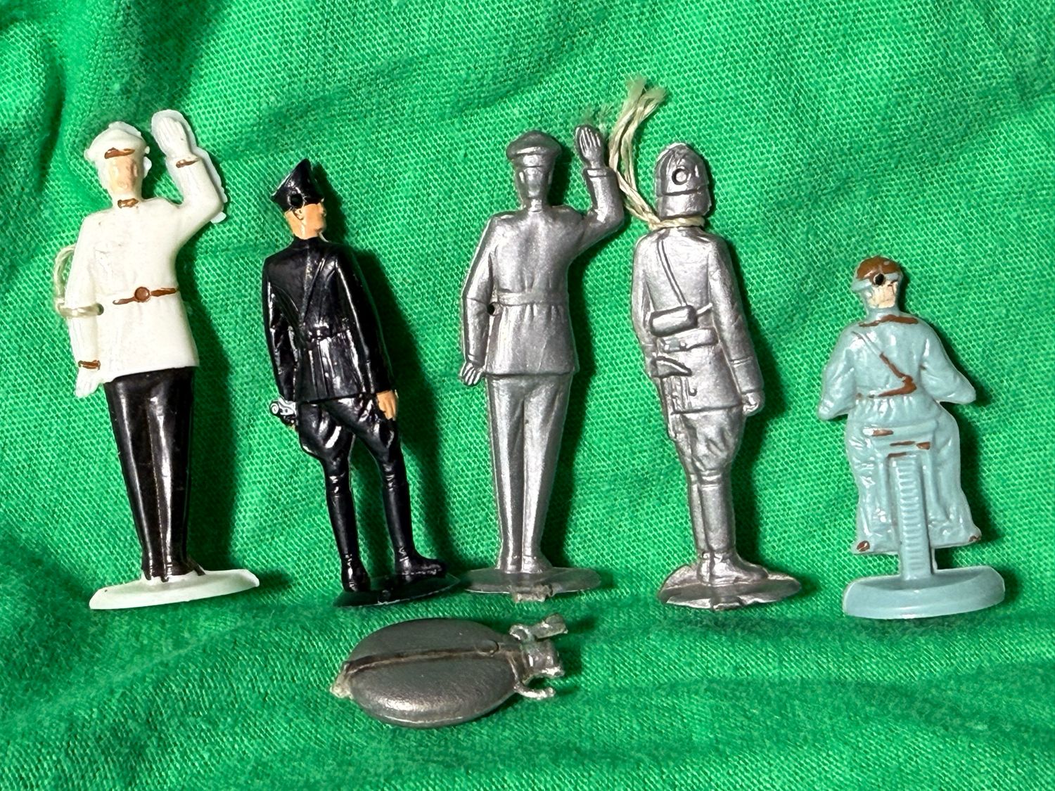 Lot of 6 German WHW Toy Soldiers - Polizei, Deutsche Reichsbahn, Canteen, A