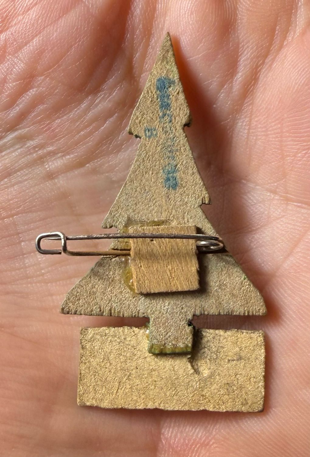 German WHW 1934 Wood Christmas Tree Pin Badge