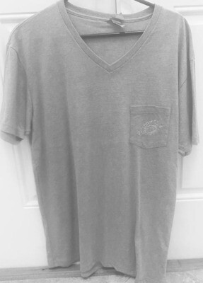 Men's pocket t shirt crew neck in ash grey pocket with silver Wave art