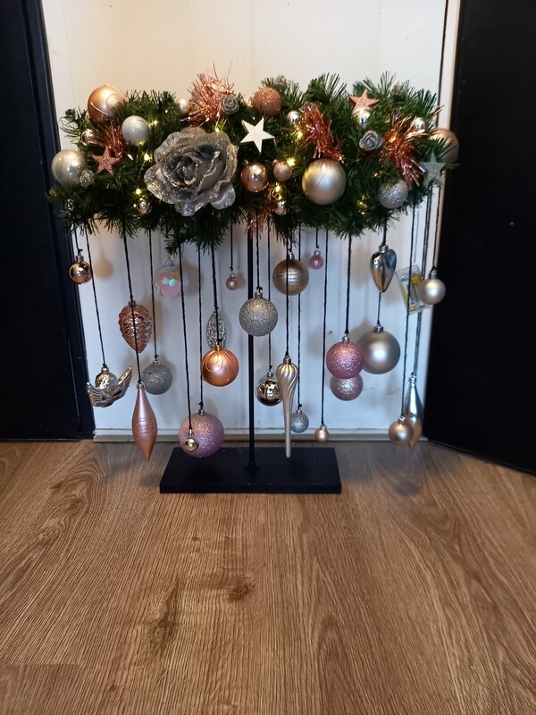 Kerst stuk op voet roze - zilver